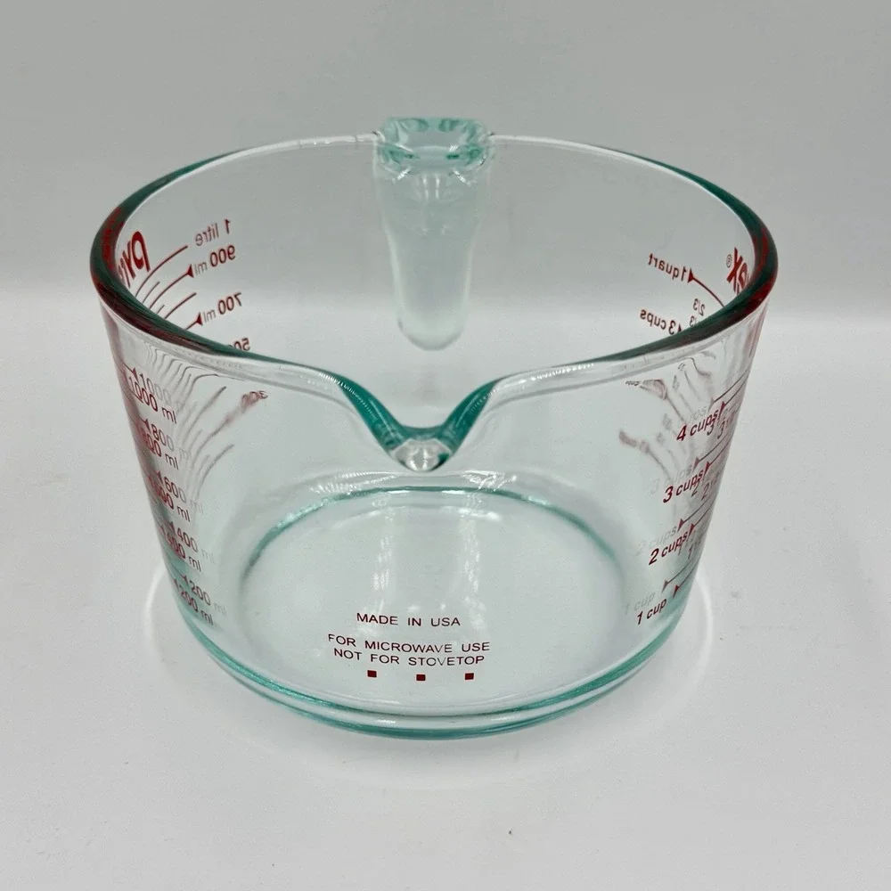 Pyrex 1 Qt Glass Measuring Cup 32 oz Red‎ Print Modern Kitchen Minimalist MINT